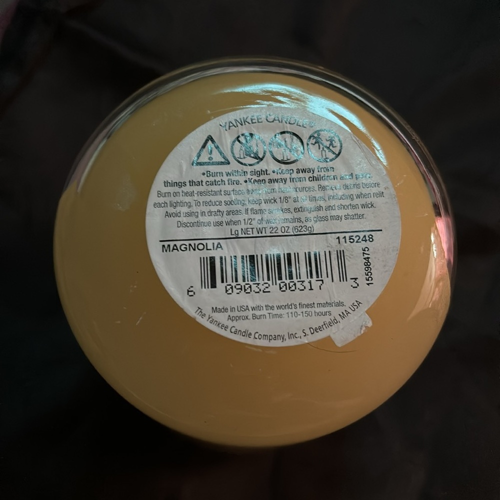 Yankee Candle Magnolia Scented Jar Candle - Cream - Picture 3 of 5